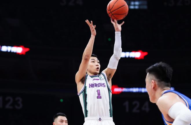 爱游戏体育-关于风云突变！勒沃库森集结日复出首秀；CBA常规赛版图或变；引发热议；心理建设被强调的信息