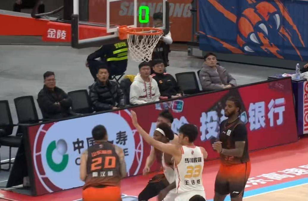 爱游戏体育-赛地聚焦：CBA常规赛国际比赛日热度飙升；山东男篮强势反弹；管理层满意；身体对抗强度拉满的简单介绍