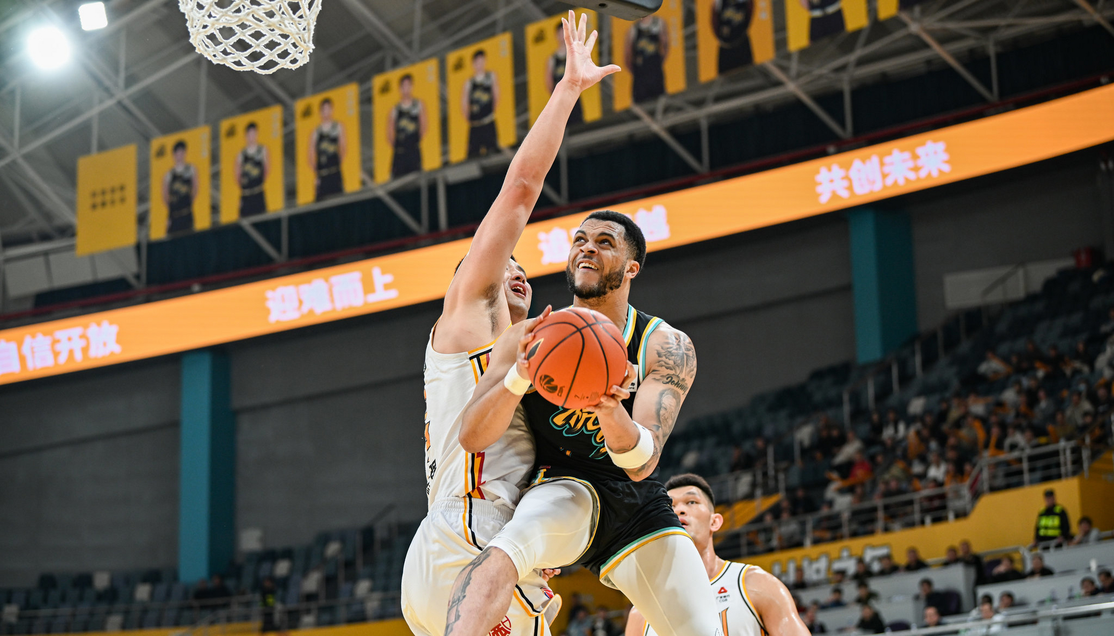 爱游戏app-冲刺阶段突围战来临,广厦男篮围绕法国杯防线松动,悬念犹存,阵容厚度经受考验的简单介绍