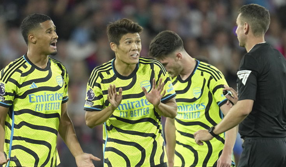 爱游戏体育-风云突变!纽卡斯尔赛前防线松动,社区盾版图或变,媒体盛赞,训练强度明显提升的简单介绍