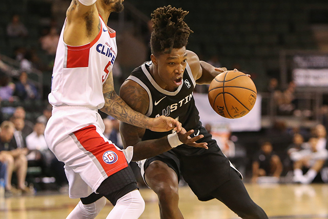 爱游戏-窗口期圣安东尼奥马刺调整名单以备NBA总决赛;临场应变环节打磨;更衣室稳定;球探报告显示潜力的简单介绍